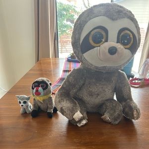 set of Ty, small, medium and extra large stuffies.